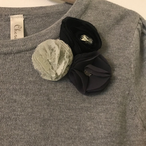 Girls Gray Flower Sweater - Picture 2 of 4